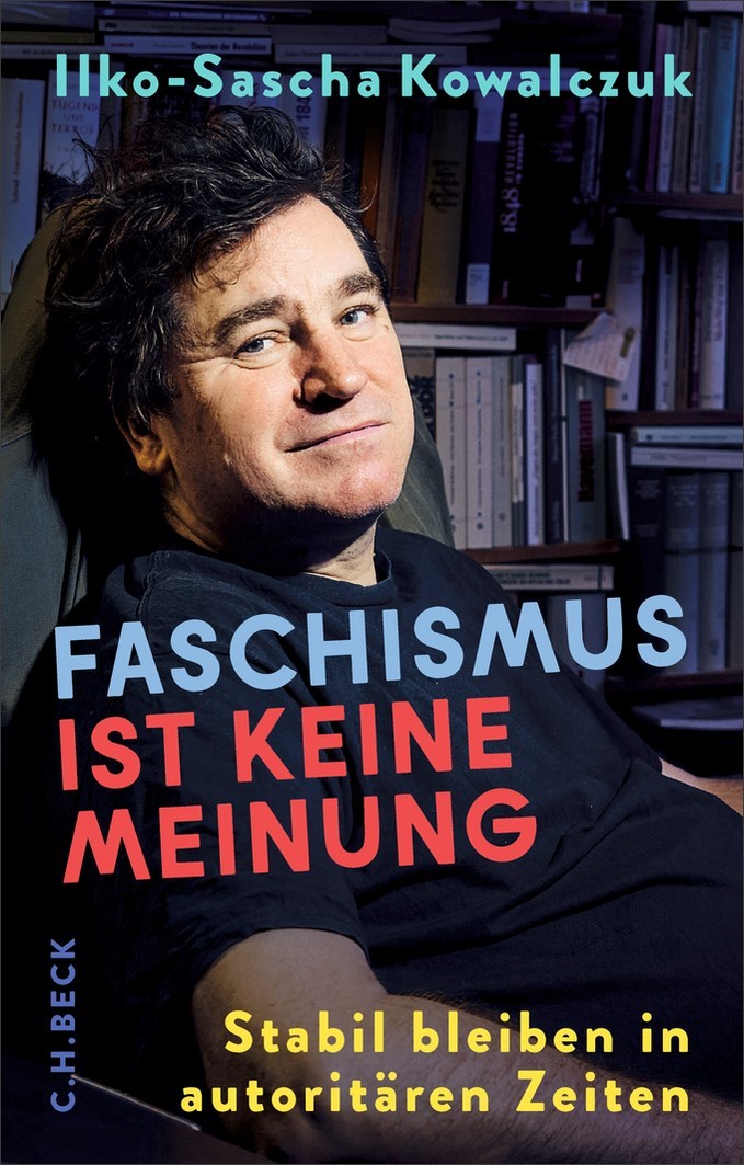 Rezension: „Kowalczuk, Ilko-Sascha – Faschismus ist keine Meinung. Stabil bleiben in autoritären Zeiten“